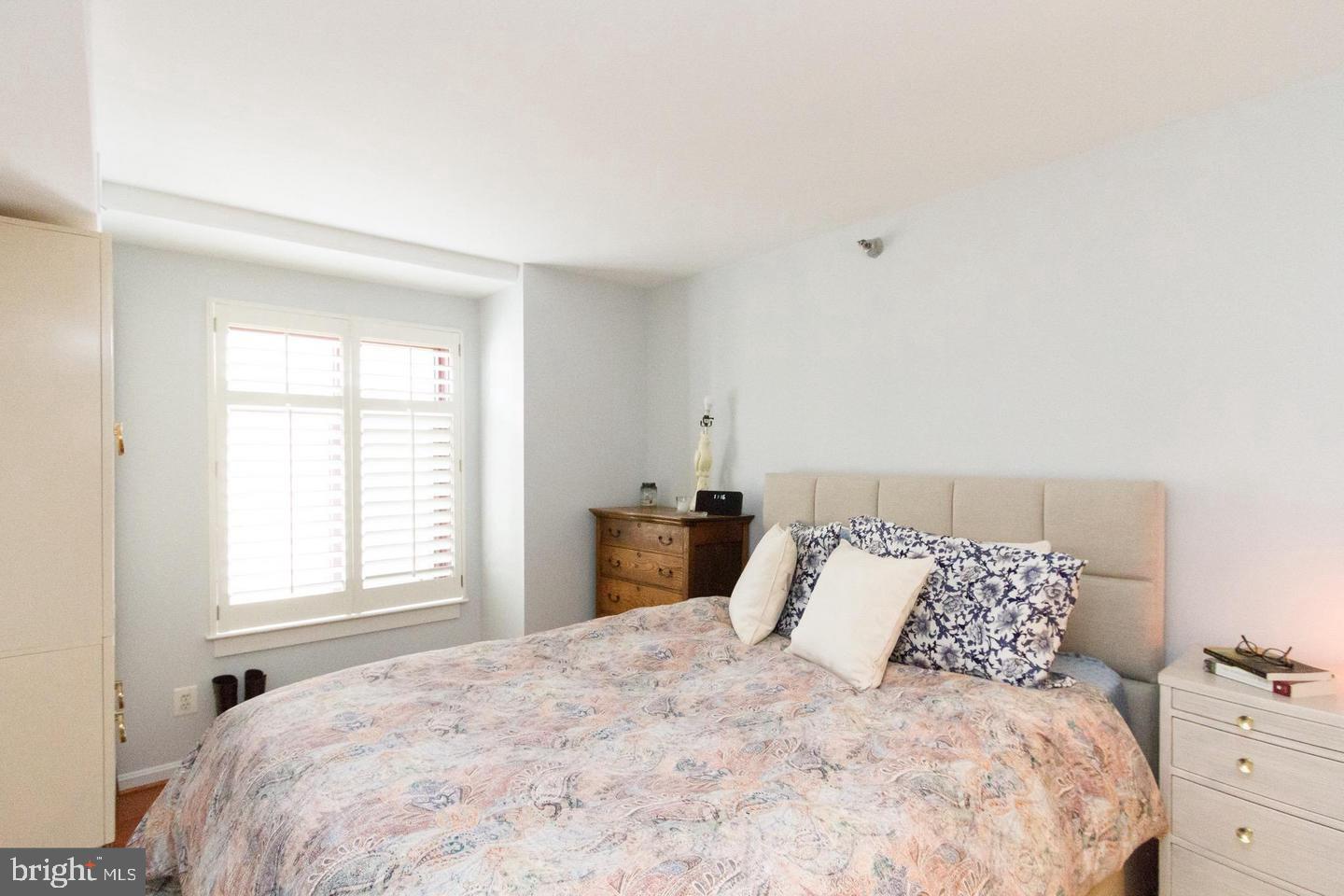 2400 CLARENDON BOULEVARD 906