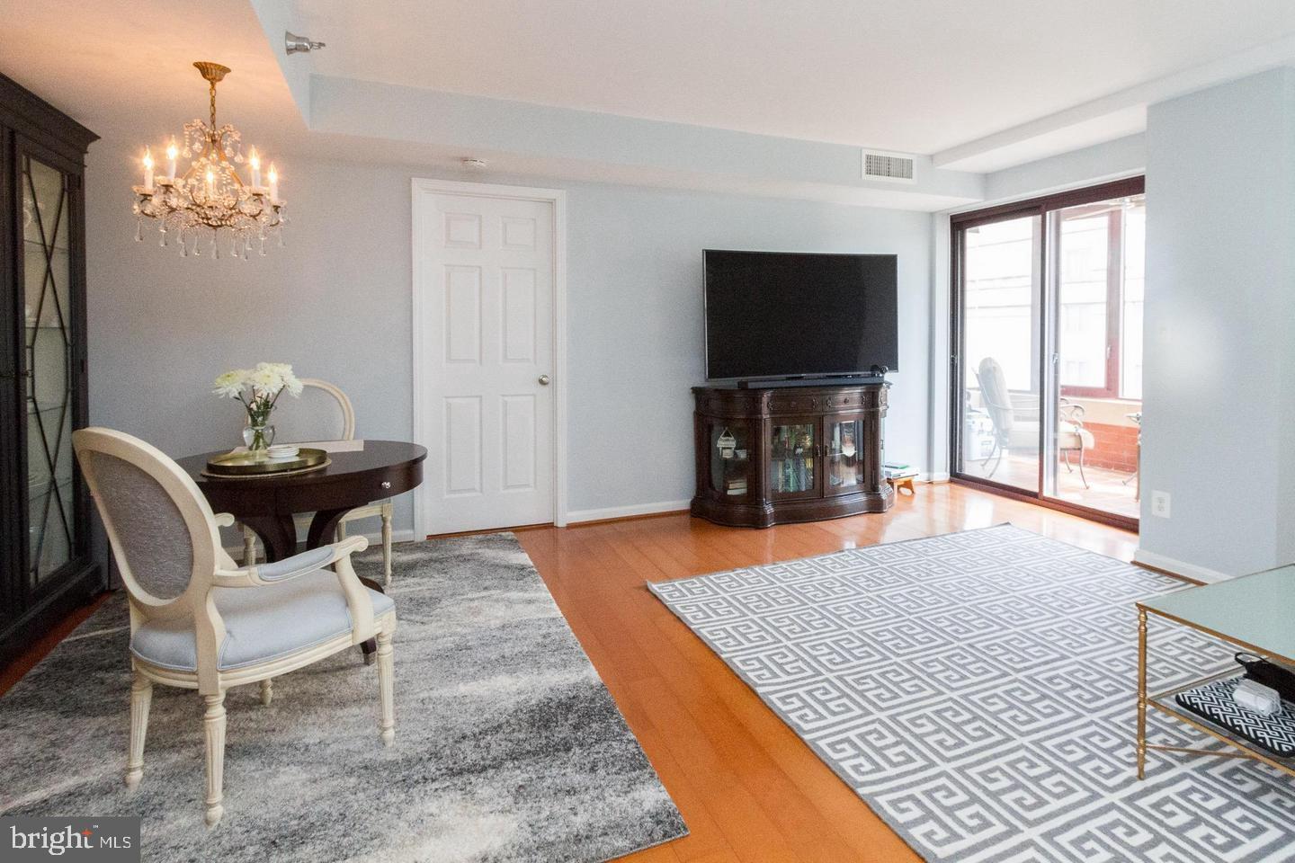 2400 CLARENDON BOULEVARD 906