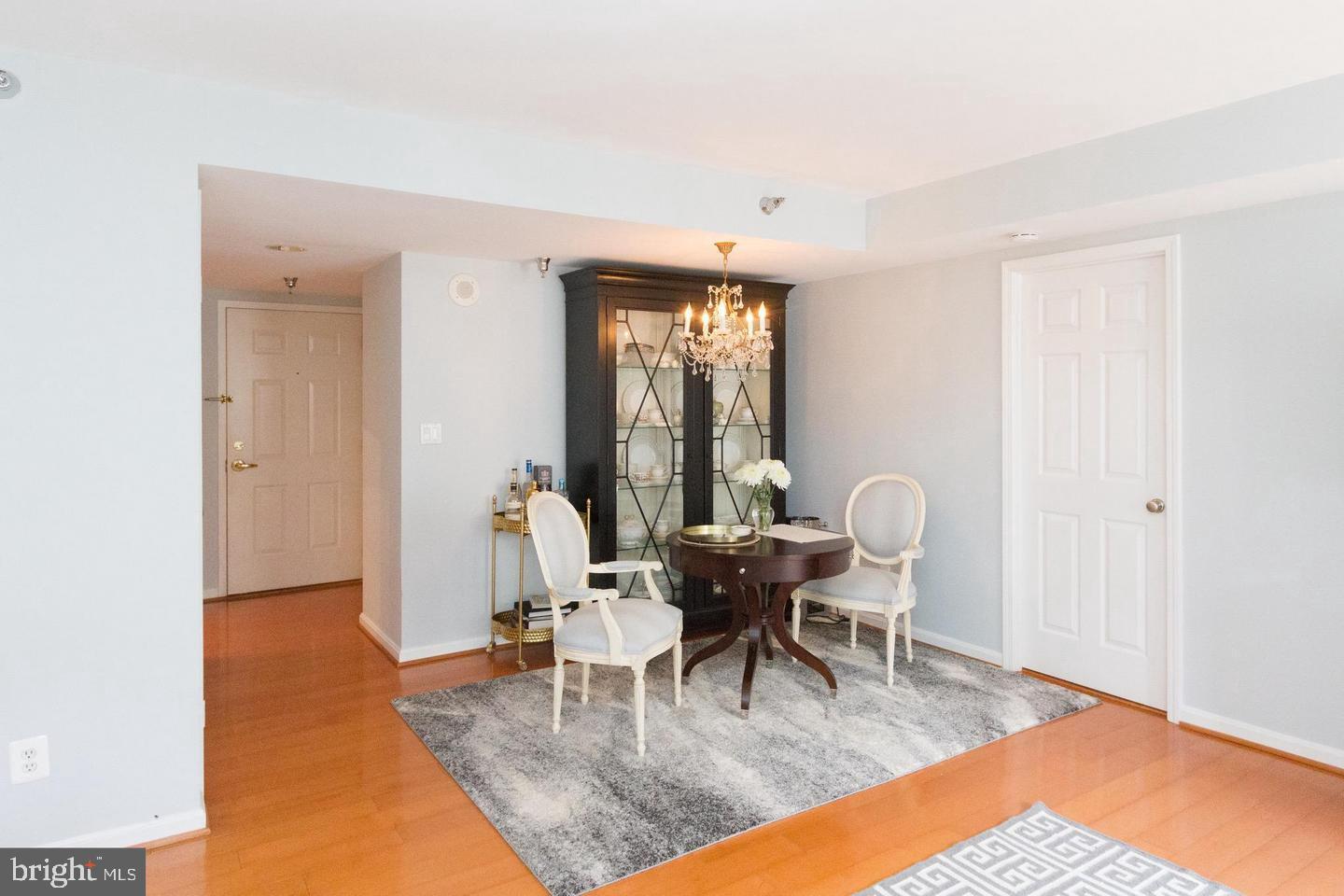 2400 CLARENDON BOULEVARD 906