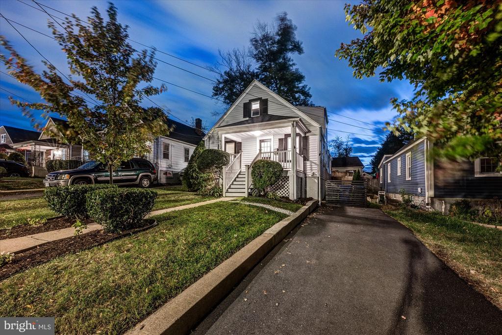 112 S BARTON STREET
