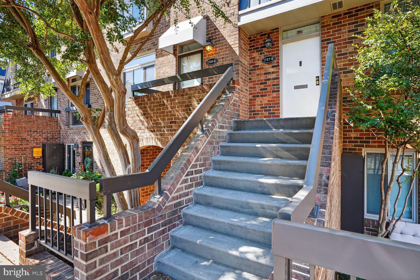 1729 S HAYES STREET 2