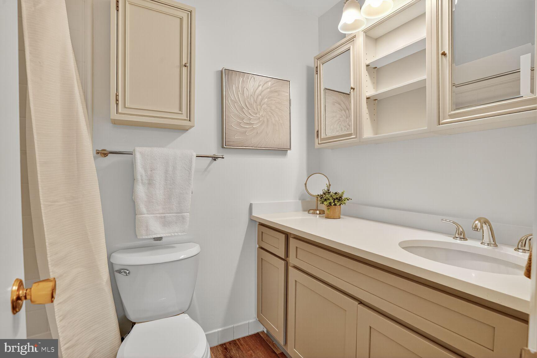 1729 S HAYES STREET 2