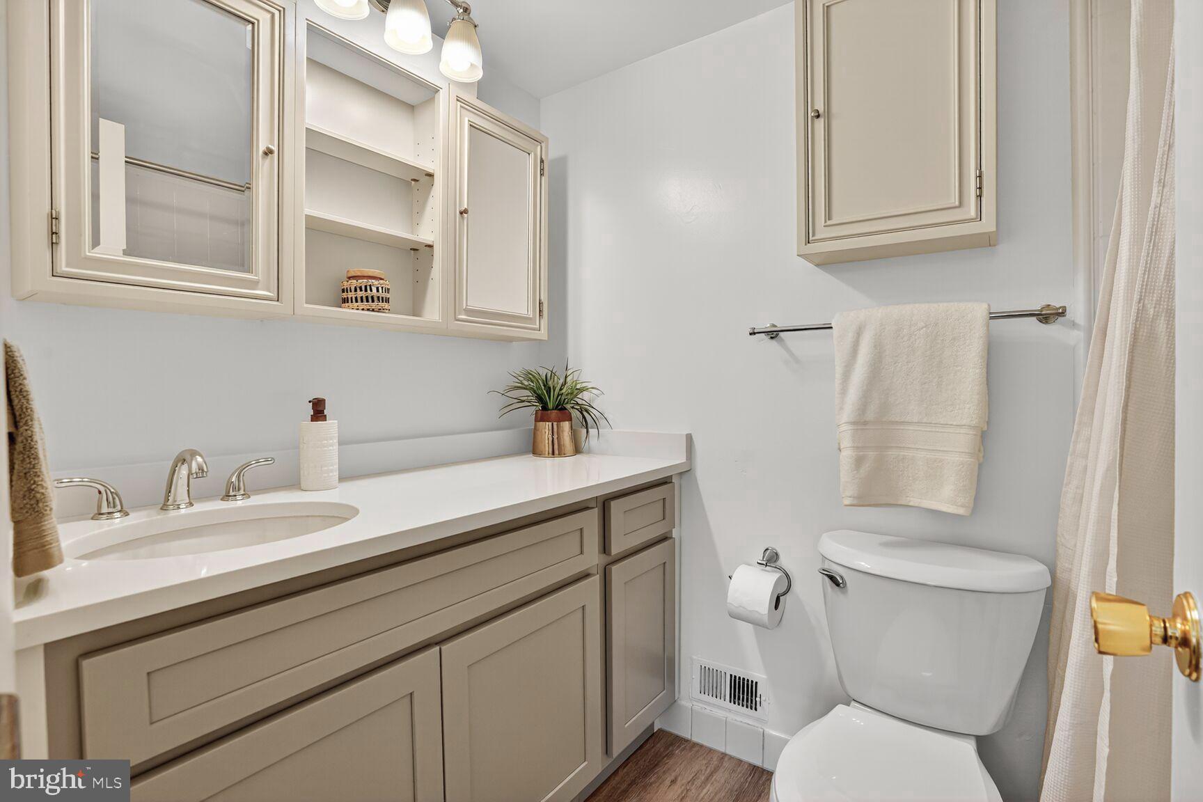 1729 S HAYES STREET 2