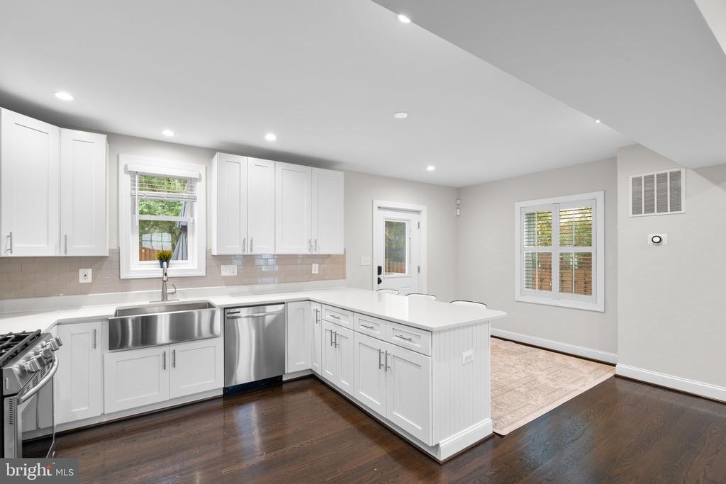 535 N GEORGE MASON DRIVE