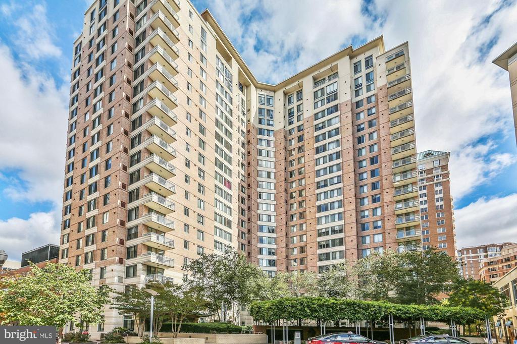 851 N GLEBE ROAD 1809