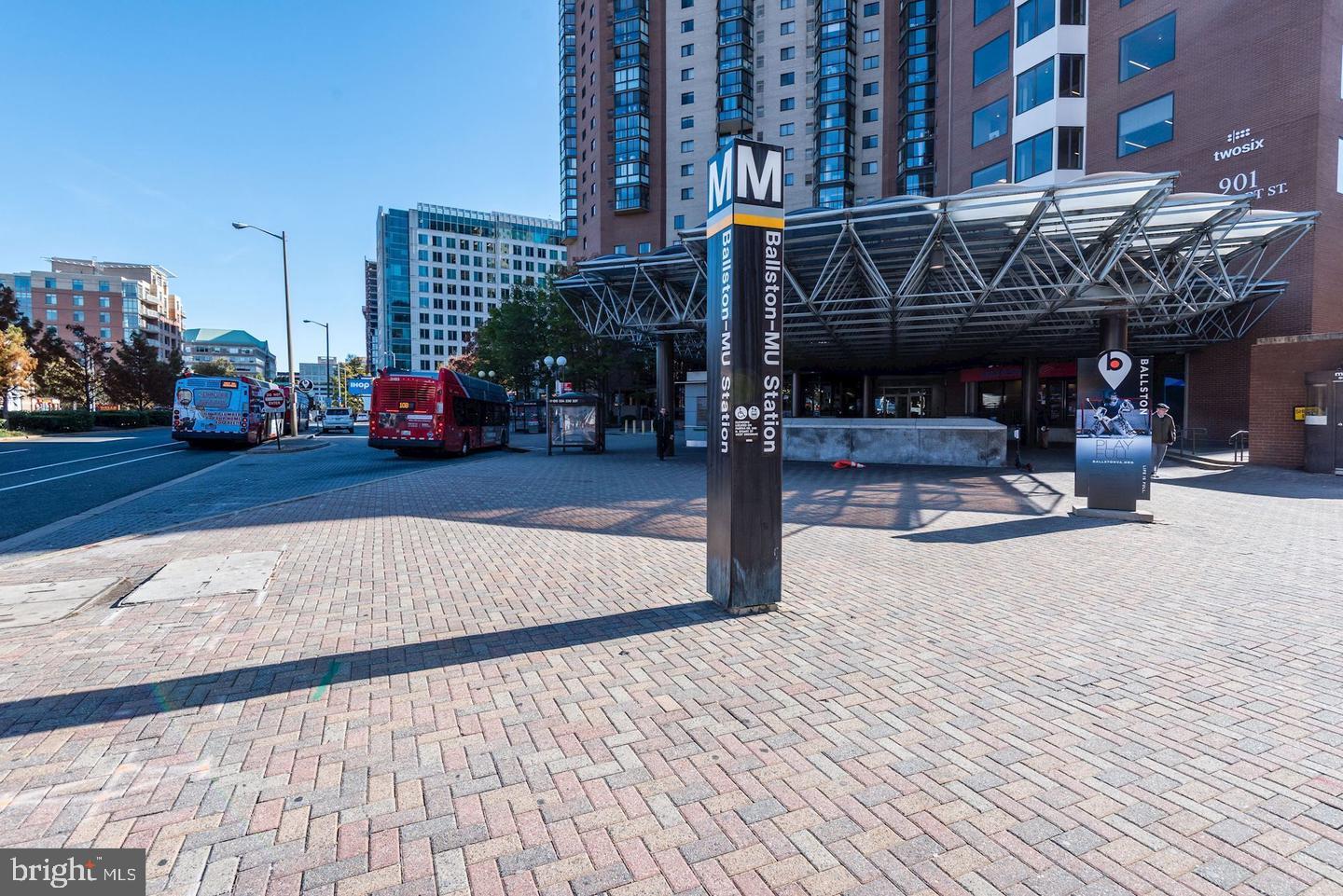 1001 N RANDOLPH STREET 202