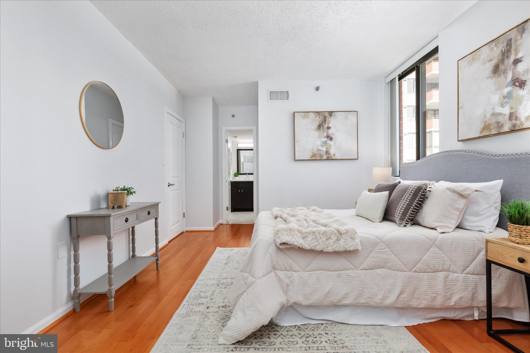 1001 N RANDOLPH STREET 202