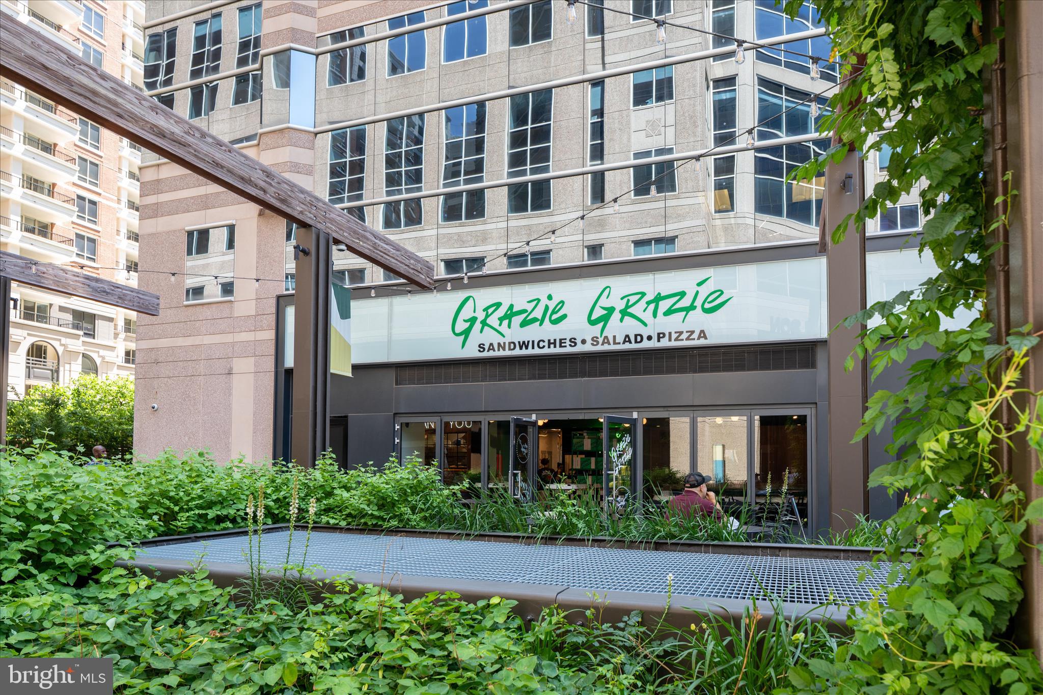 1001 N RANDOLPH STREET 202