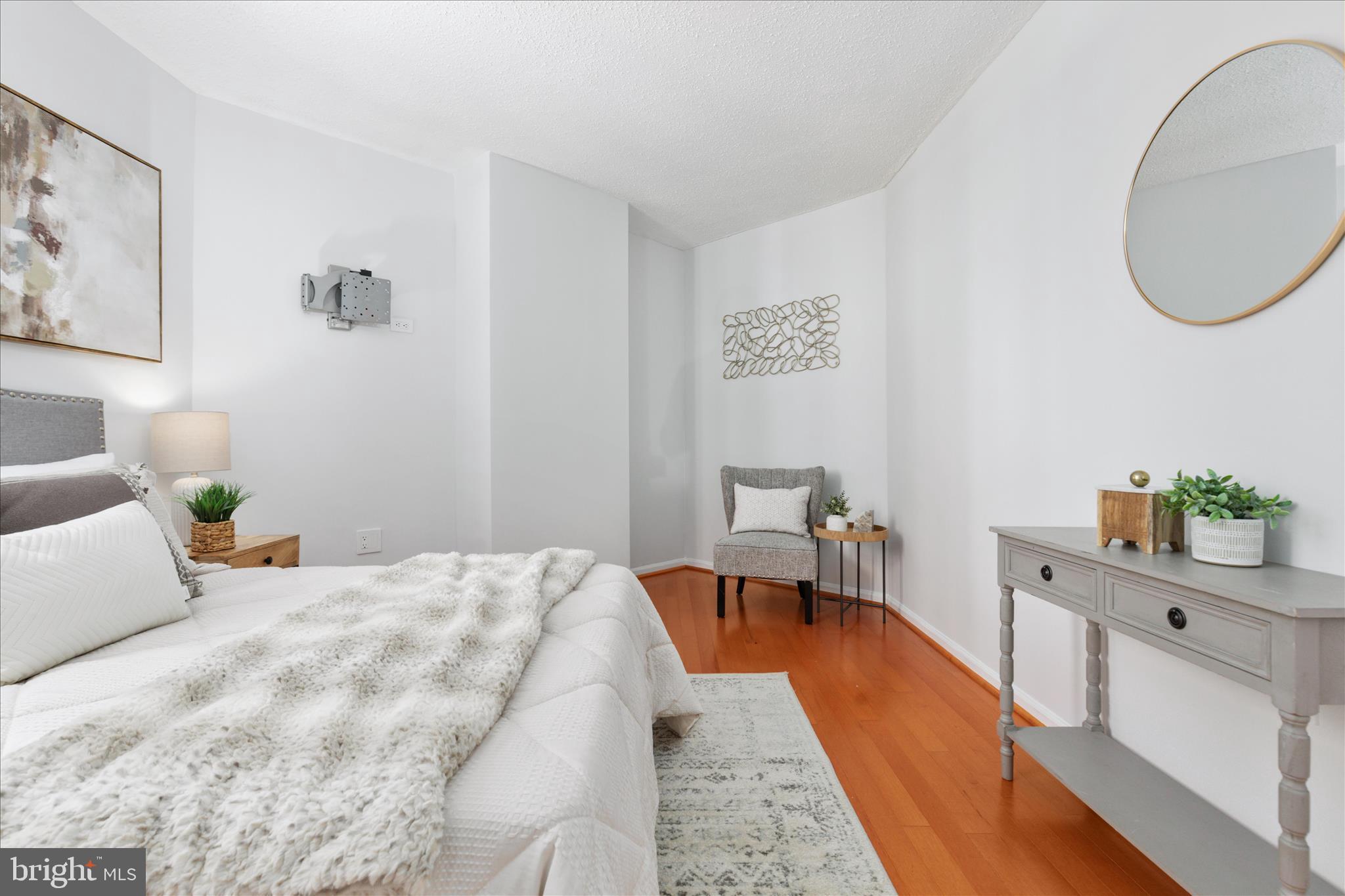 1001 N RANDOLPH STREET 202