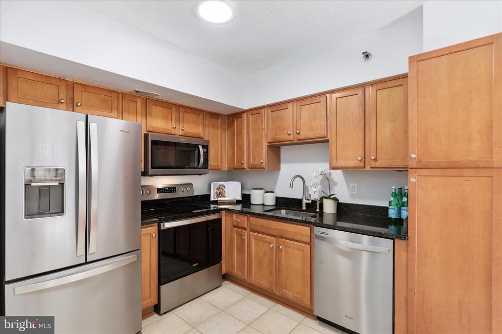 1001 N RANDOLPH STREET 202