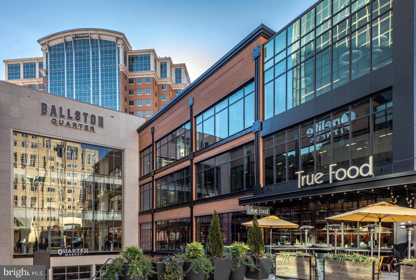 1001 N RANDOLPH STREET 202