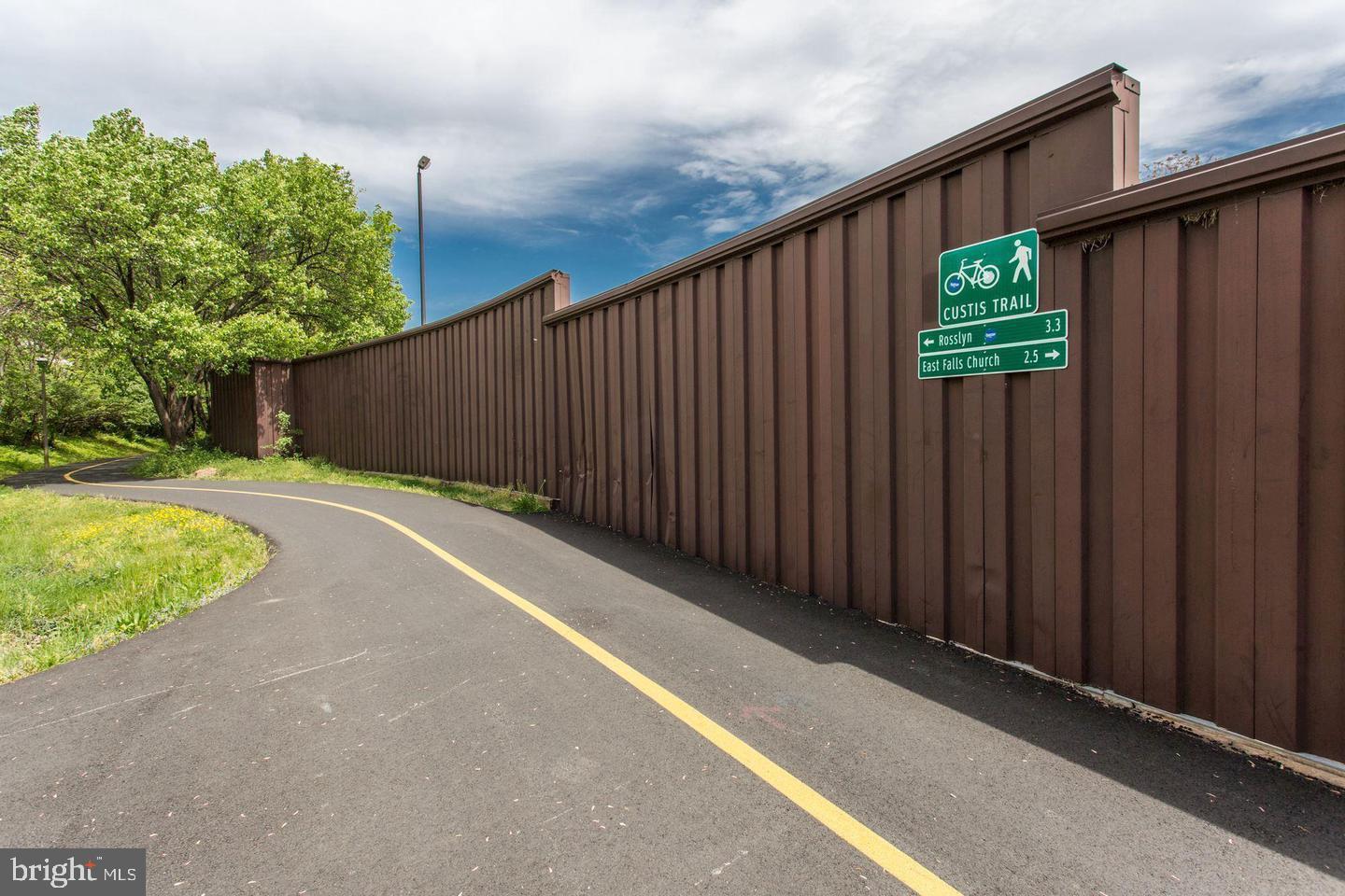 1001 N RANDOLPH STREET 202