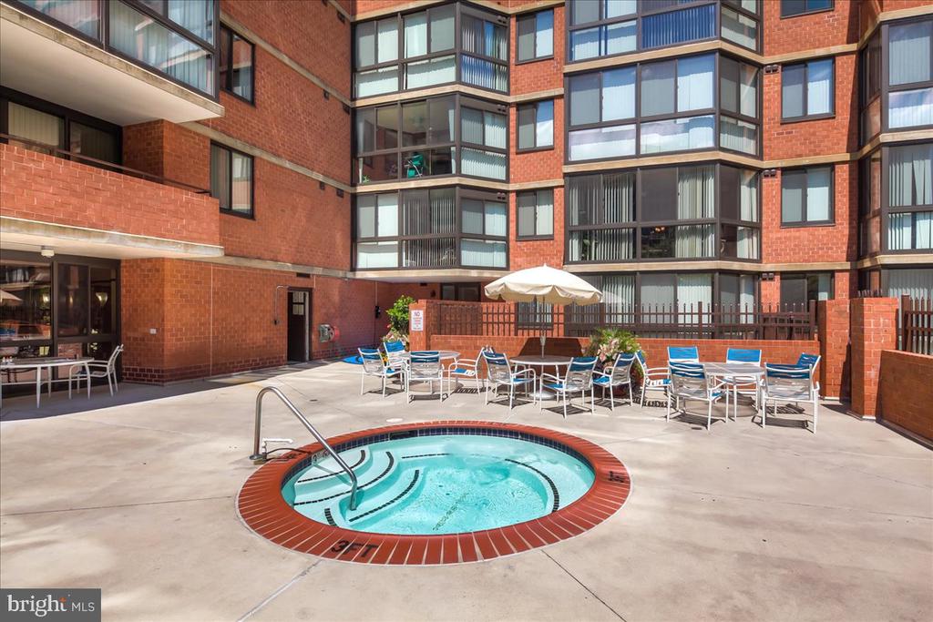 1001 N RANDOLPH STREET 202