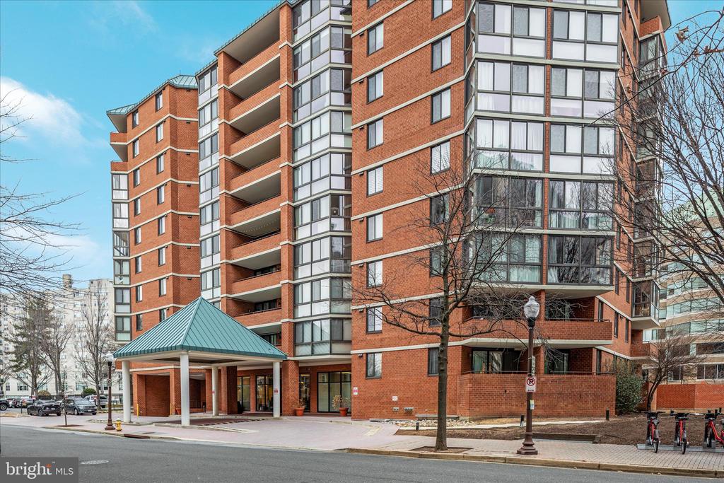 1001 N RANDOLPH STREET 202