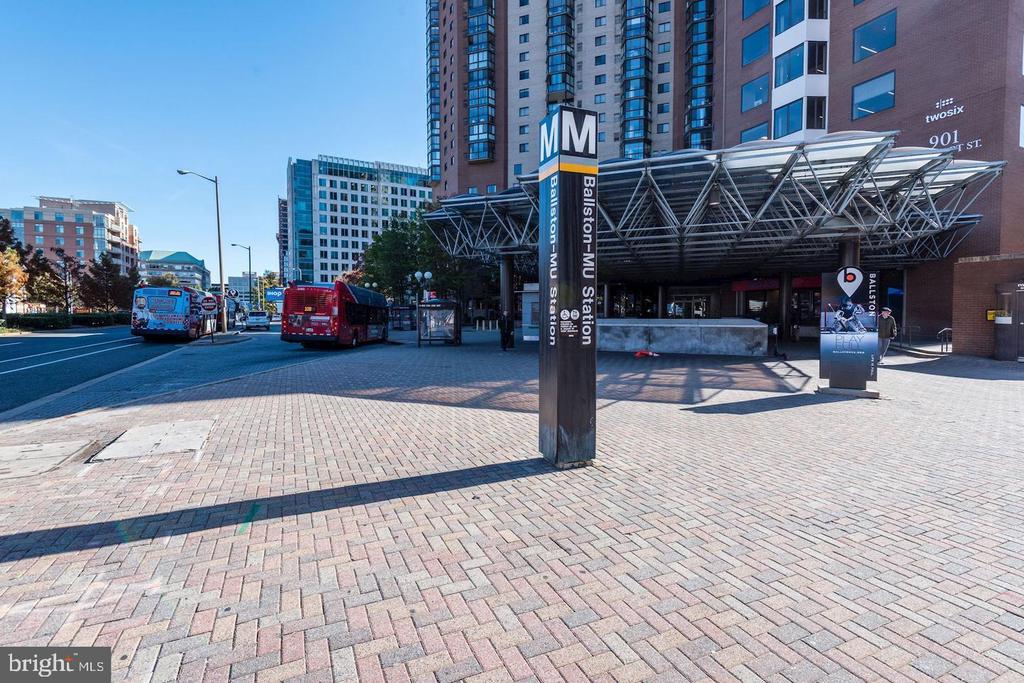 1001 N RANDOLPH STREET 202