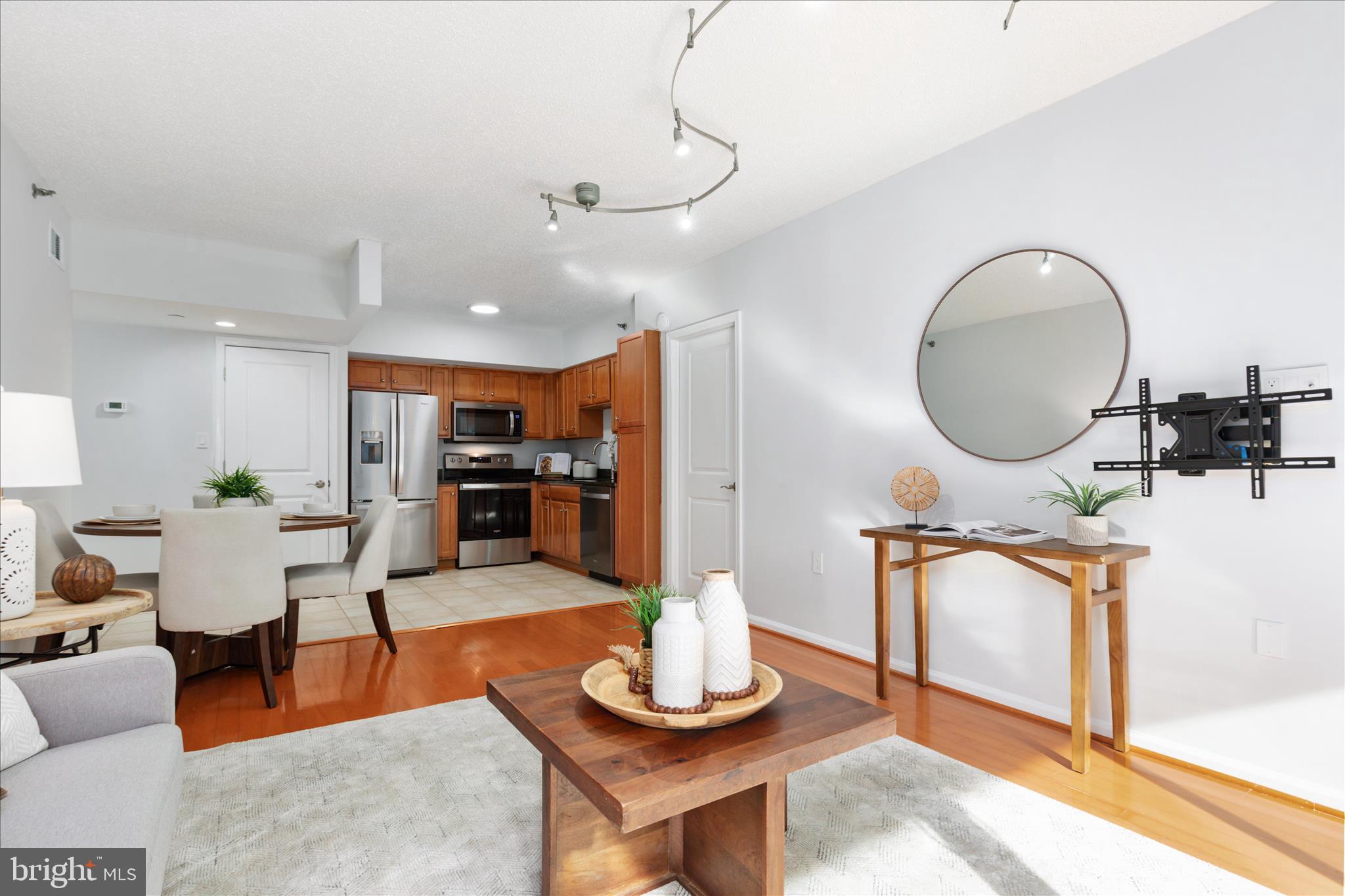 1001 N RANDOLPH STREET 202