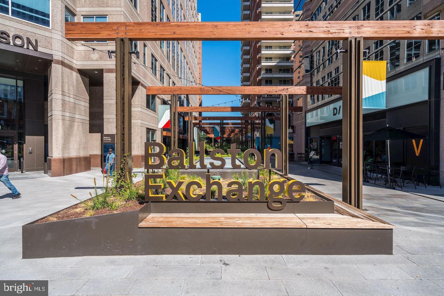 1001 N RANDOLPH STREET 202