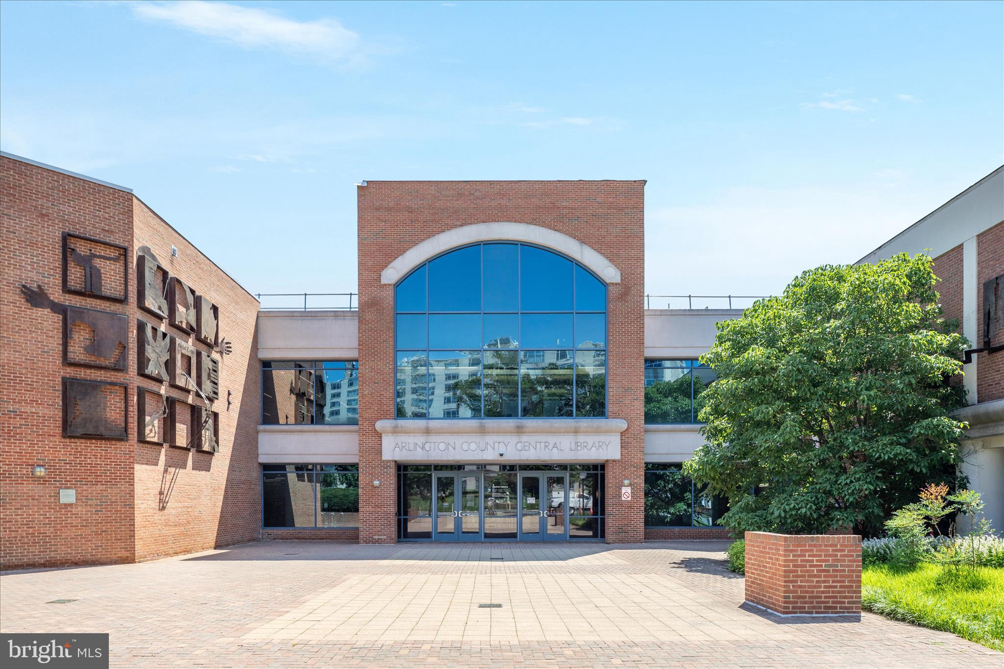 1001 N RANDOLPH STREET 202