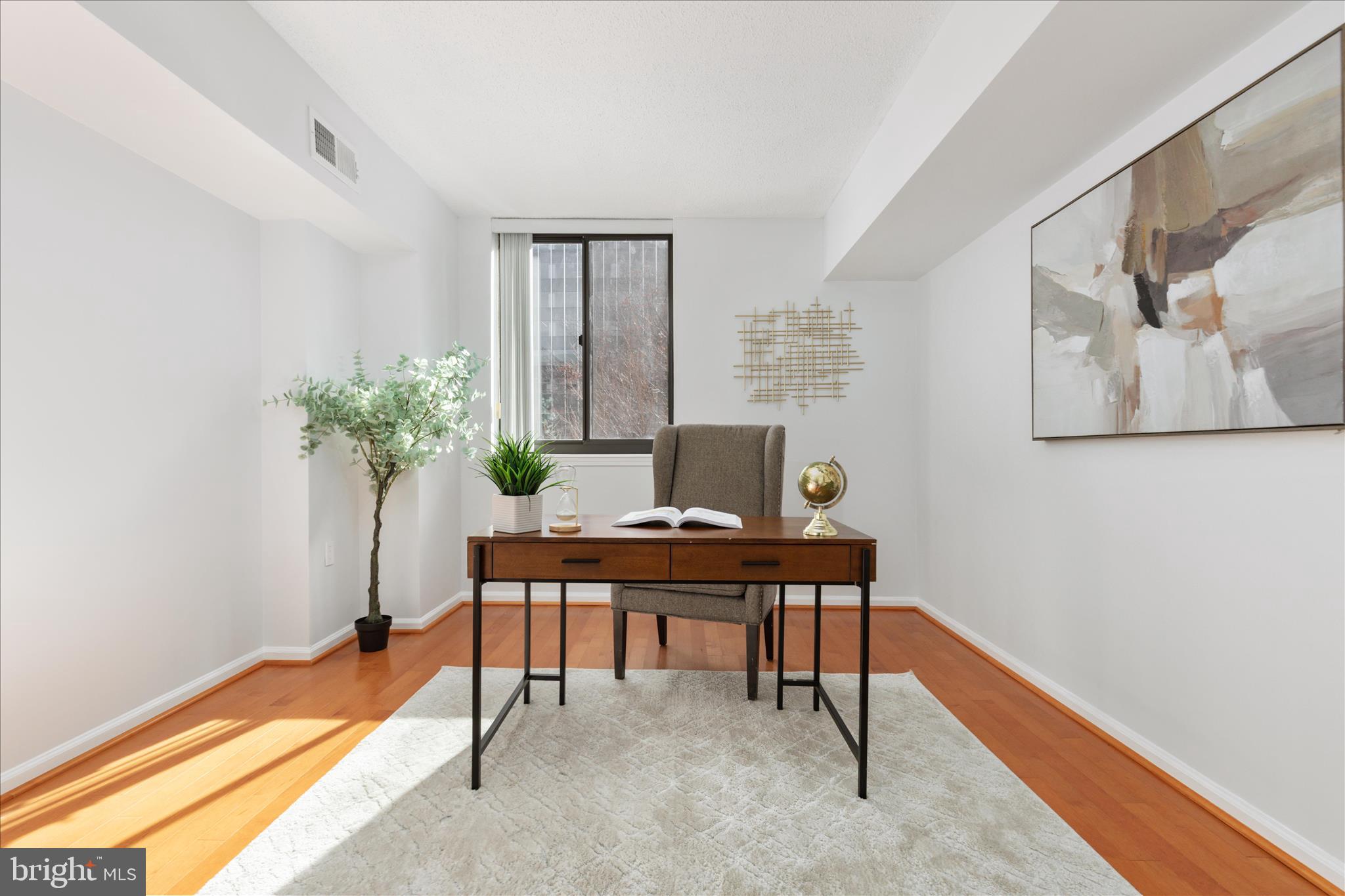 1001 N RANDOLPH STREET 202