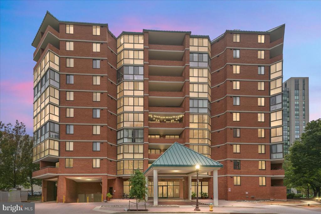 1001 N RANDOLPH STREET 202