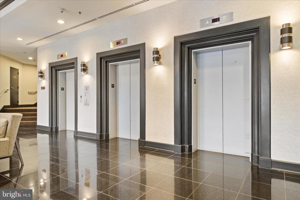 1001 N RANDOLPH STREET 202