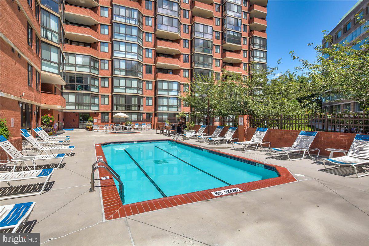 1001 N RANDOLPH STREET 202