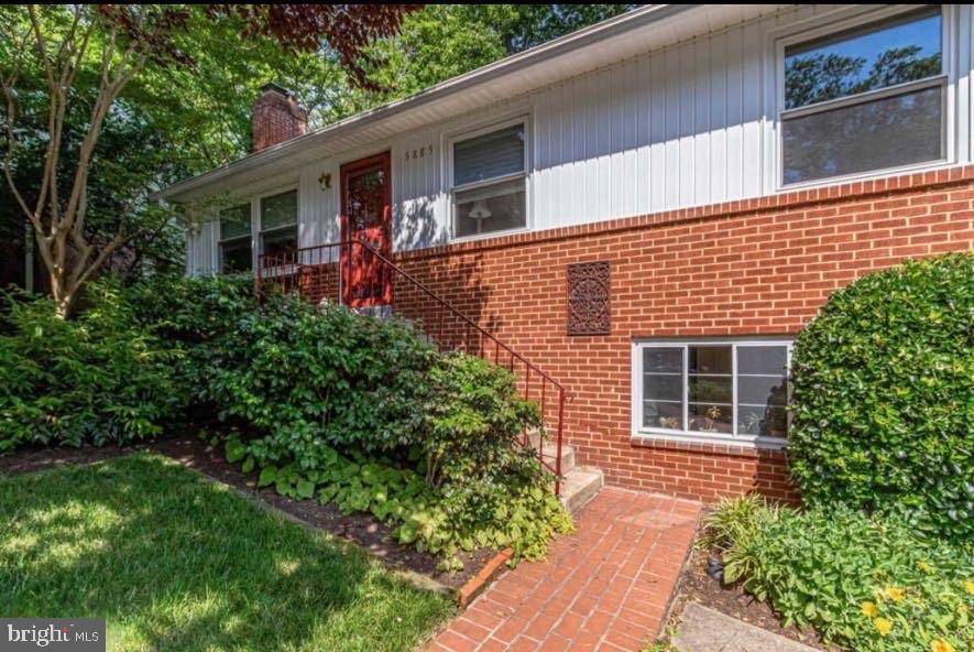 5885 9TH ROAD N
