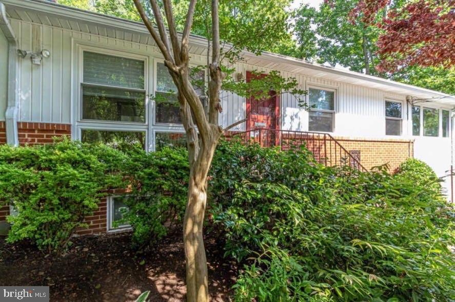 5885 9TH ROAD N