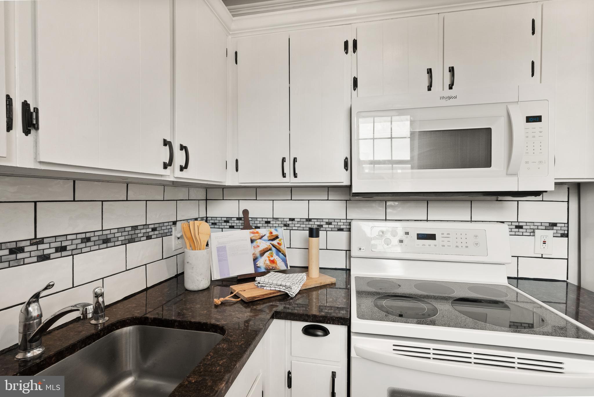 3046 S ABINGDON STREET C1