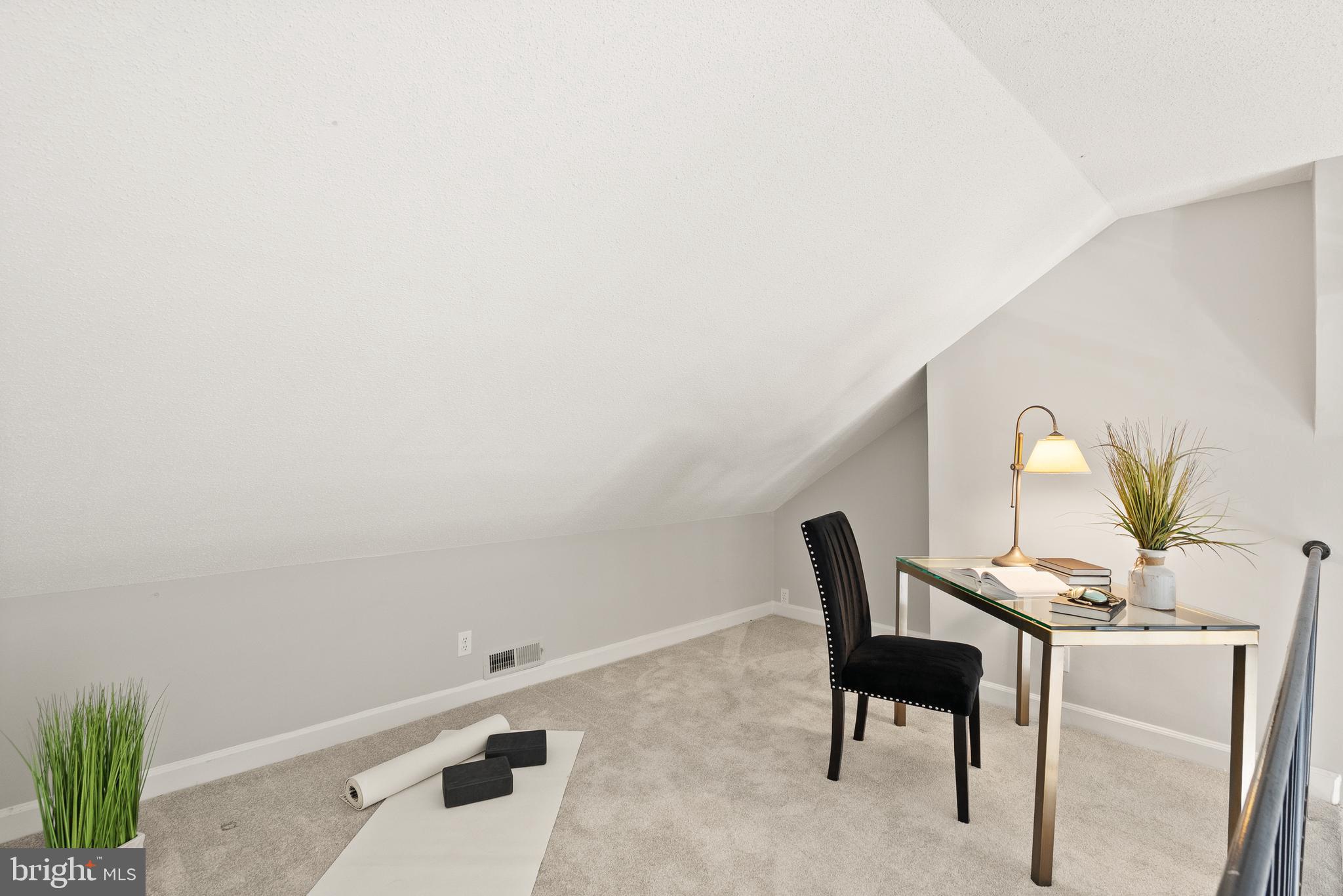 3046 S ABINGDON STREET C1