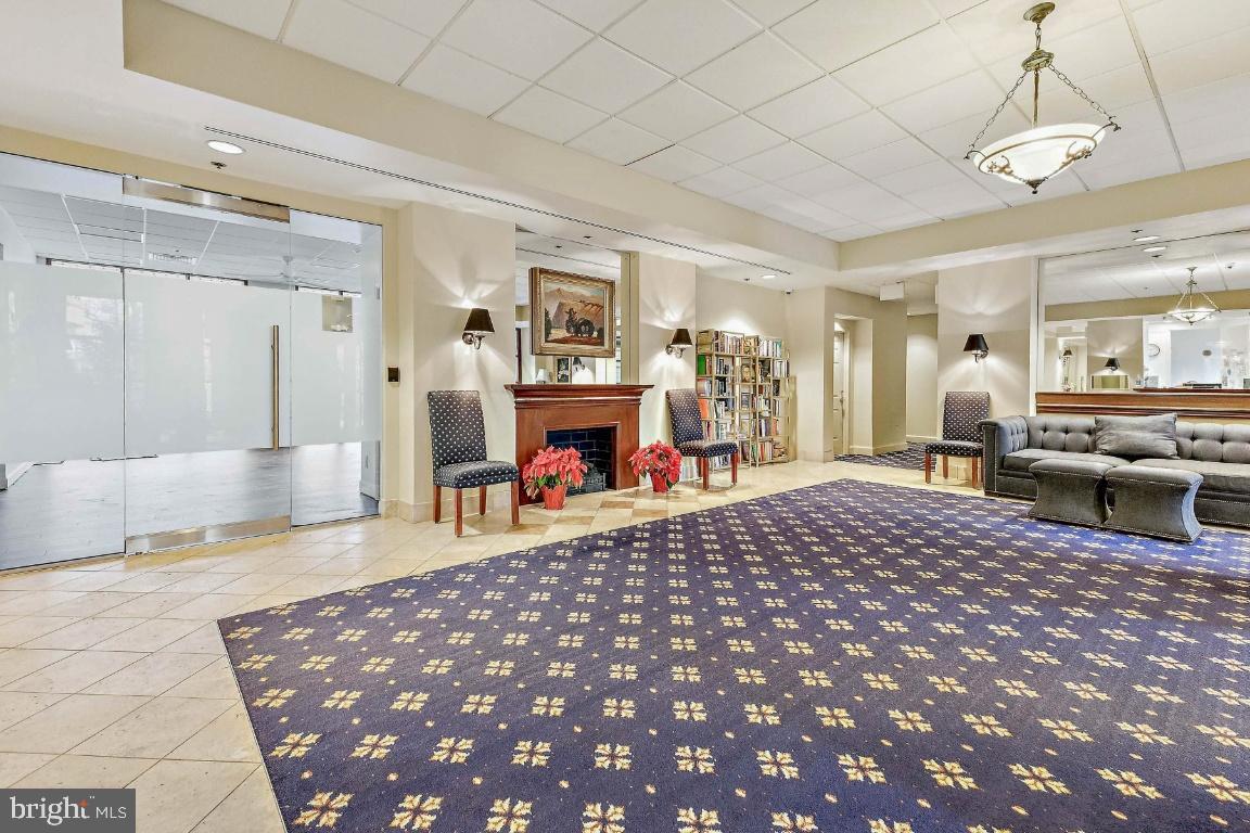 2400 CLARENDON BOULEVARD 908