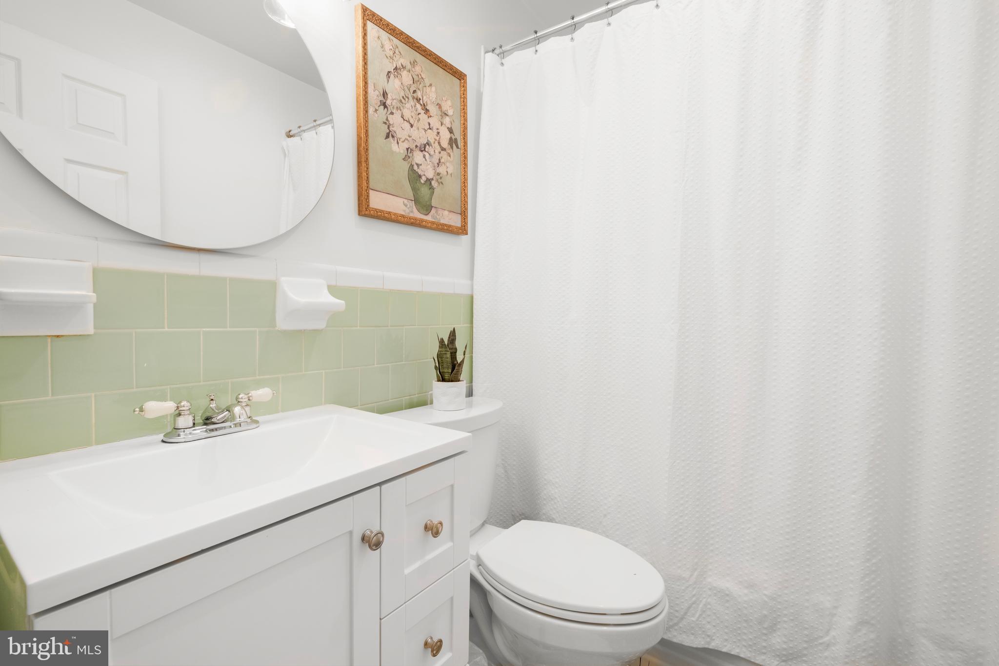 2504 KENILWORTH STREET N