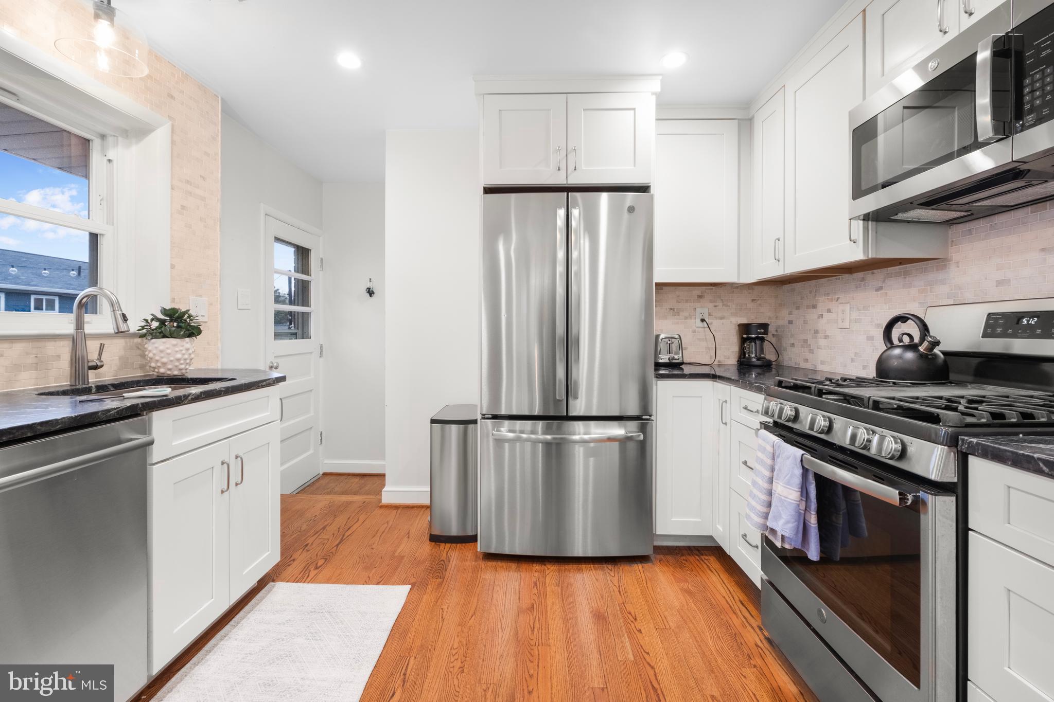 2504 KENILWORTH STREET N