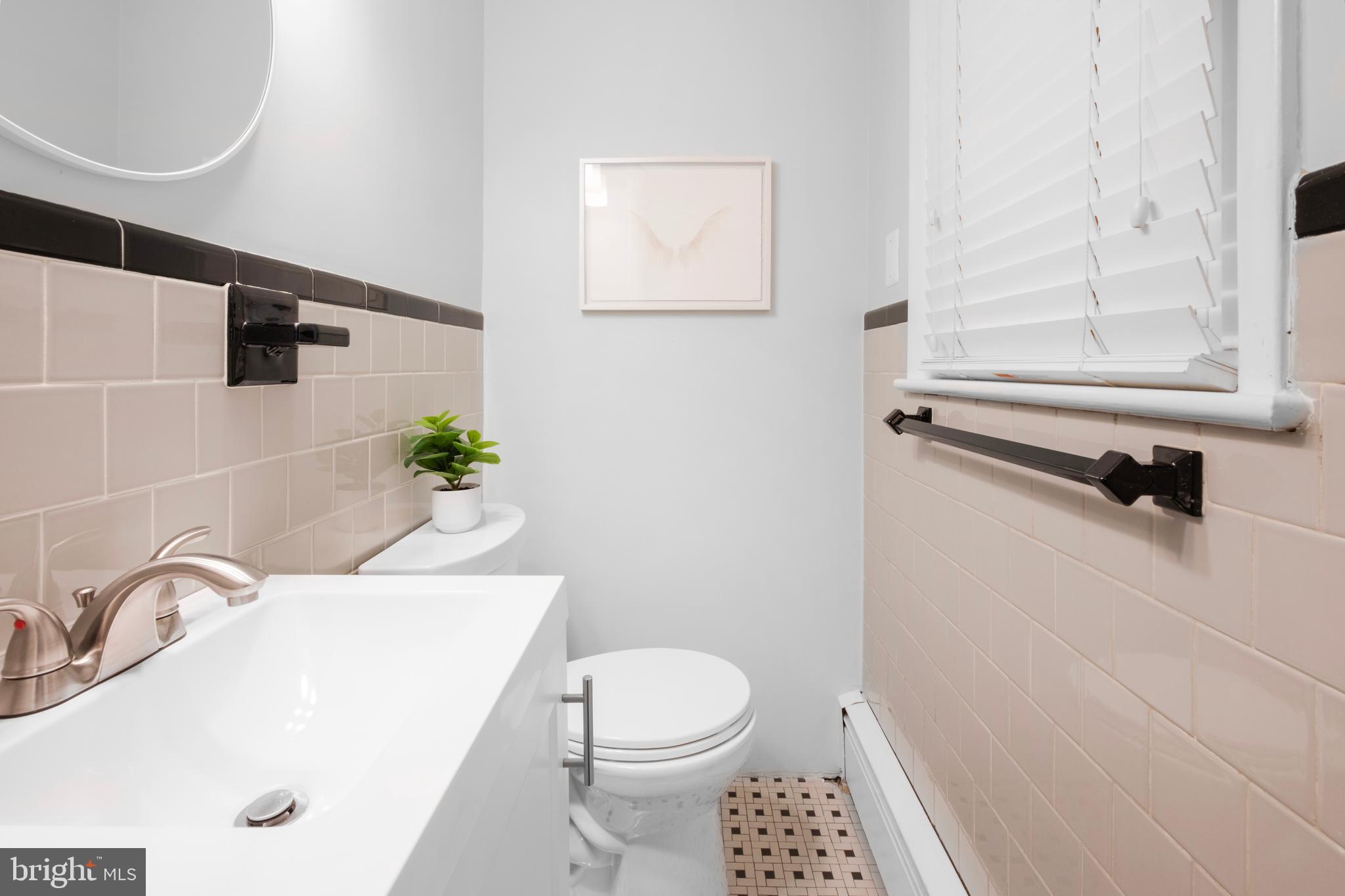 2504 KENILWORTH STREET N