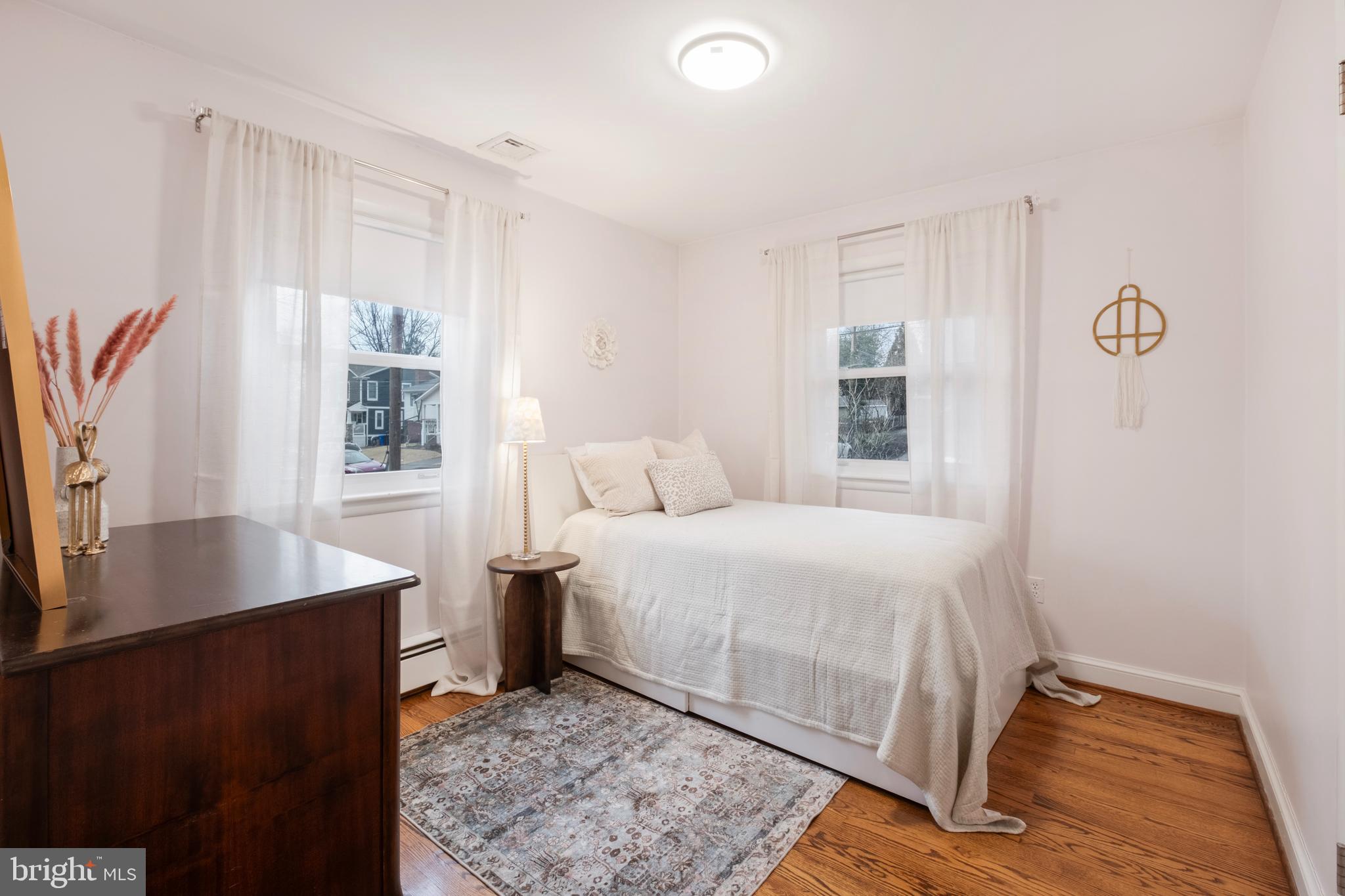 2504 KENILWORTH STREET N