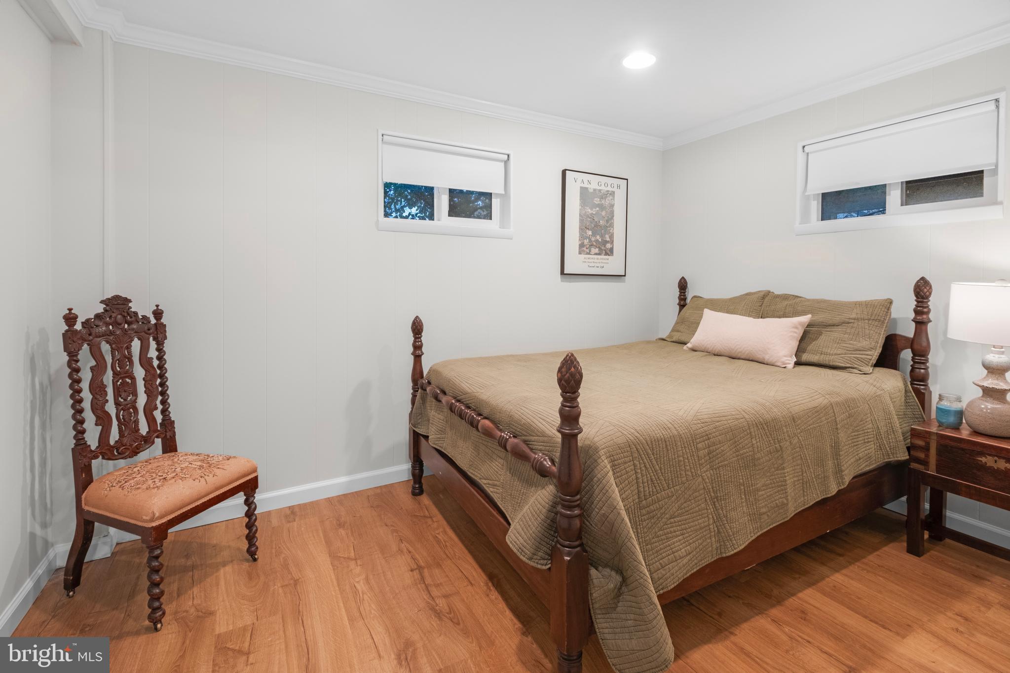 2504 KENILWORTH STREET N