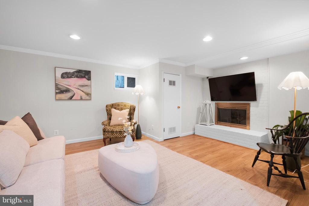 2504 KENILWORTH STREET N