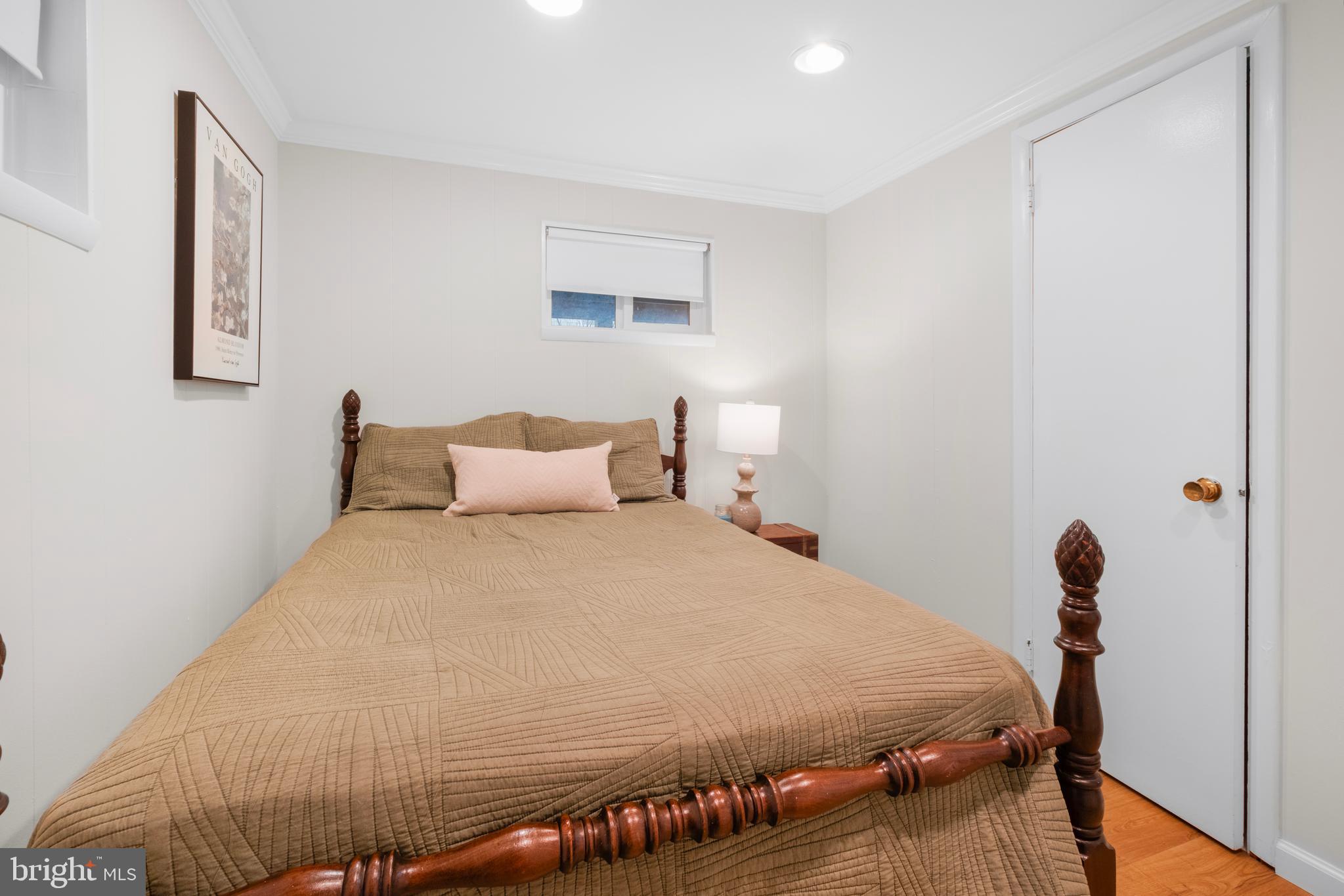 2504 KENILWORTH STREET N