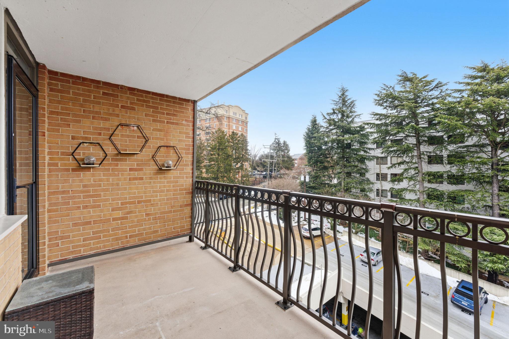 2030 N ADAMS STREET 911