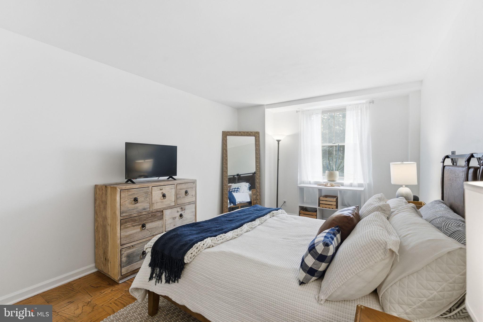 2030 N ADAMS STREET 911