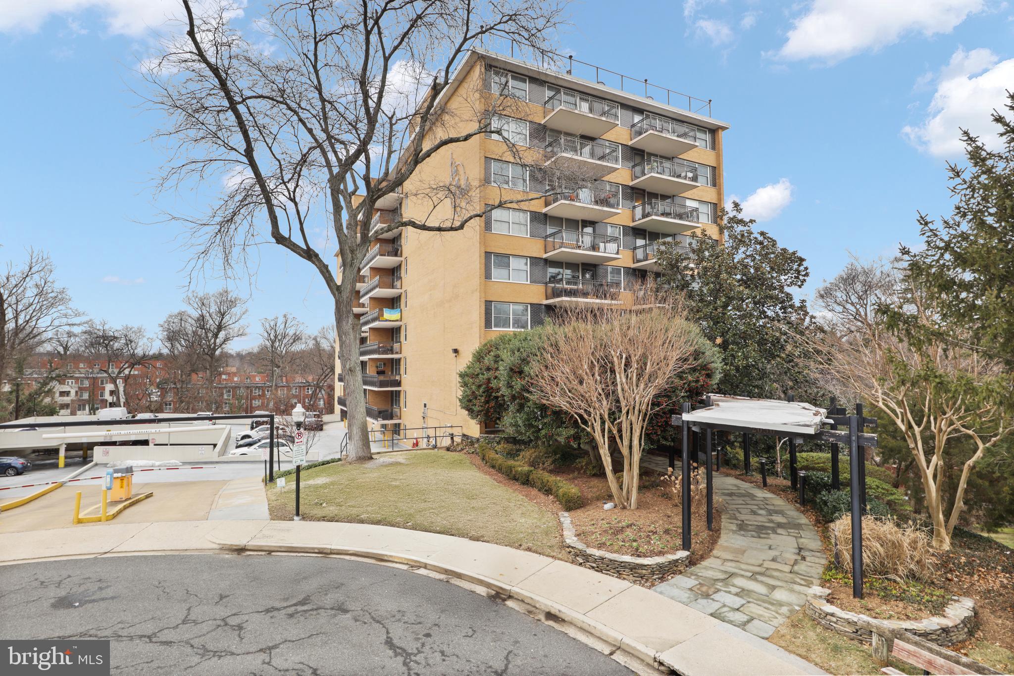 2030 N ADAMS STREET 911