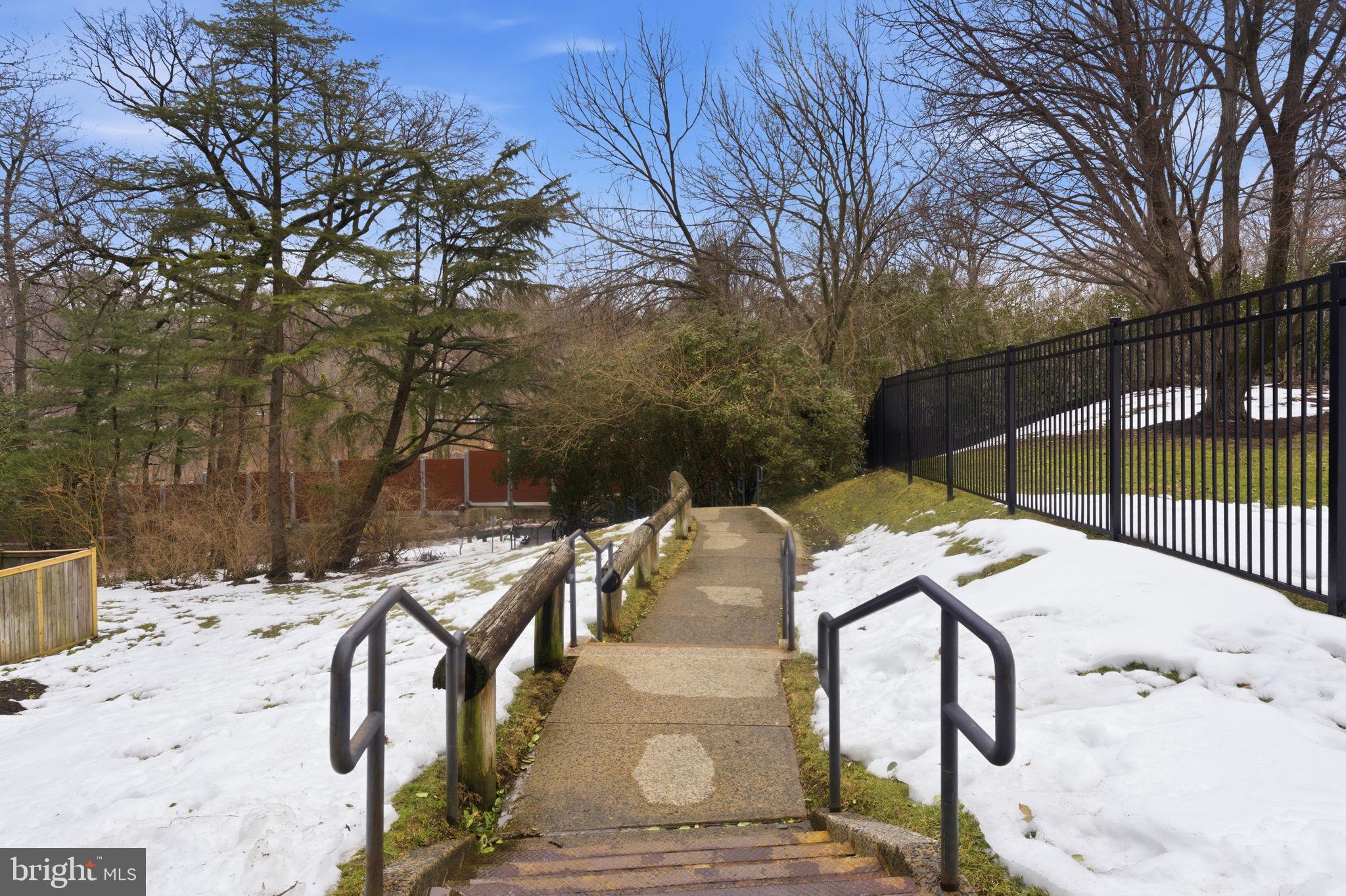 2030 N ADAMS STREET 911