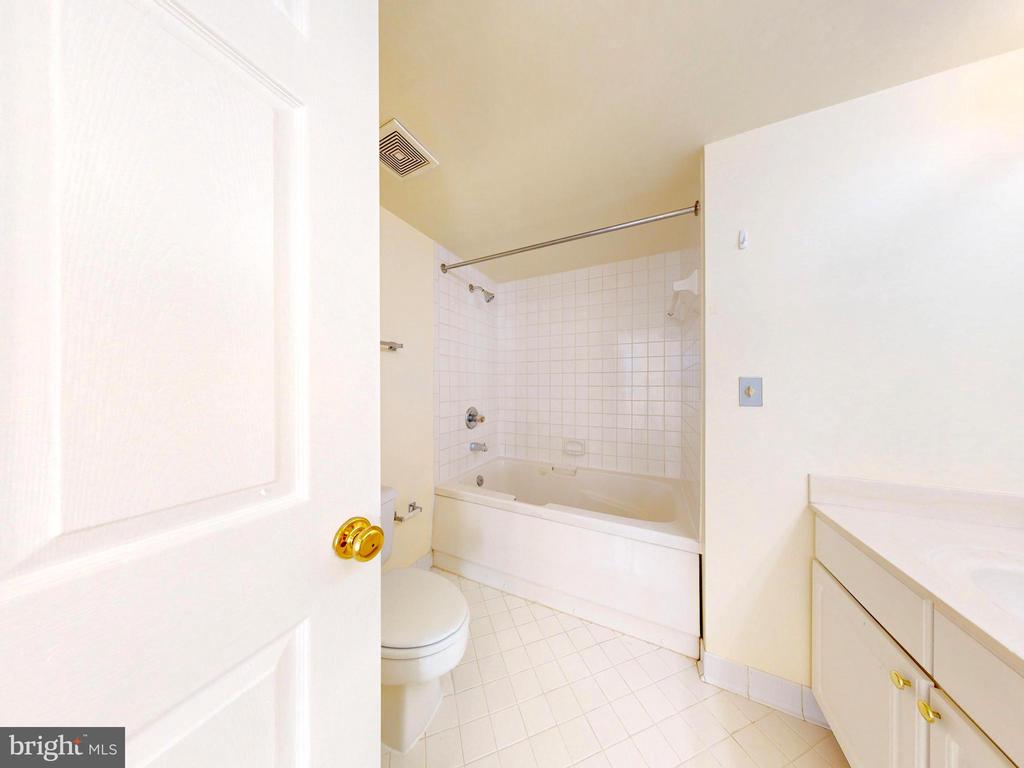 1045 N UTAH STREET 308