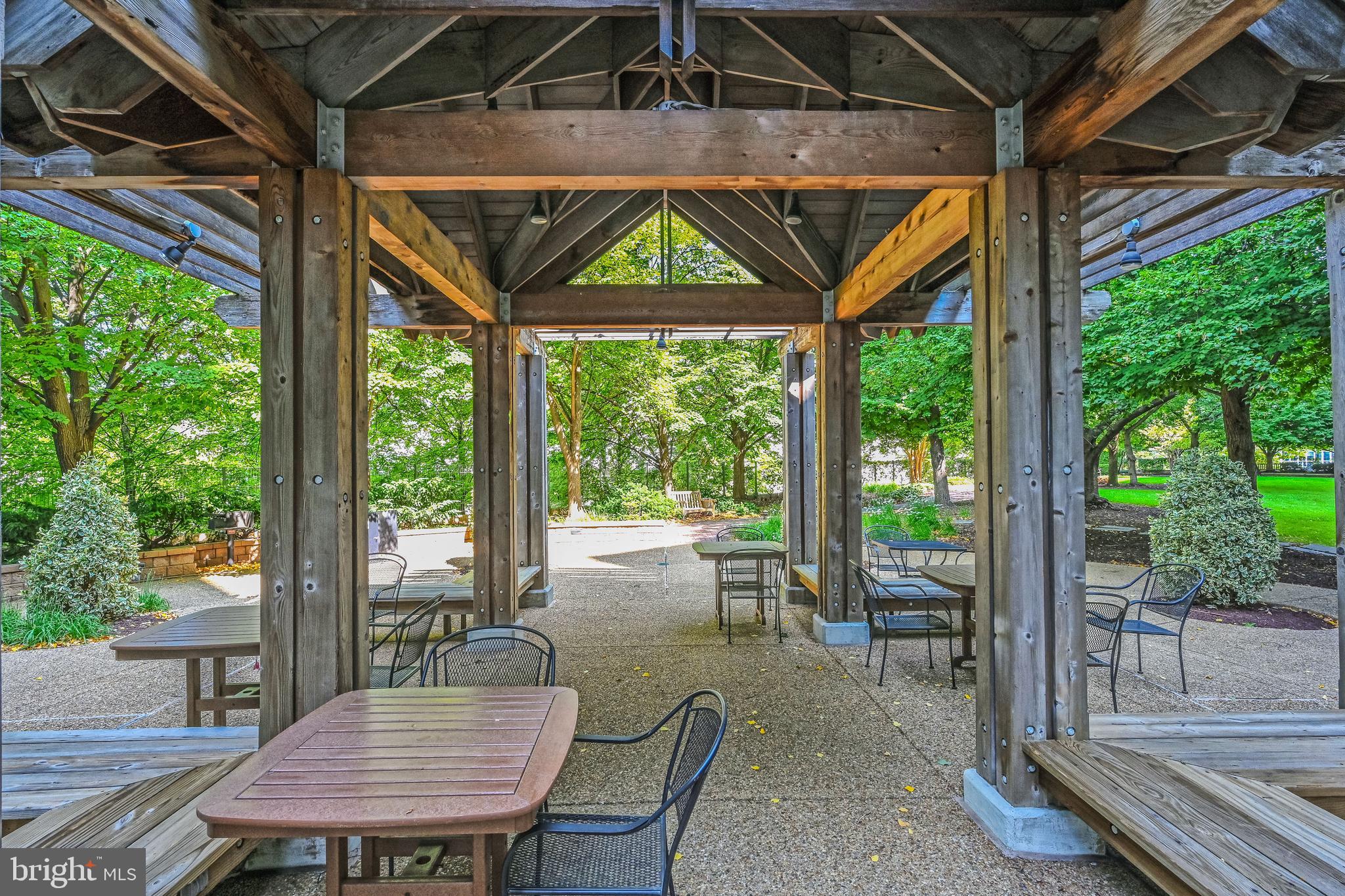 4141 N HENDERSON ROAD 822