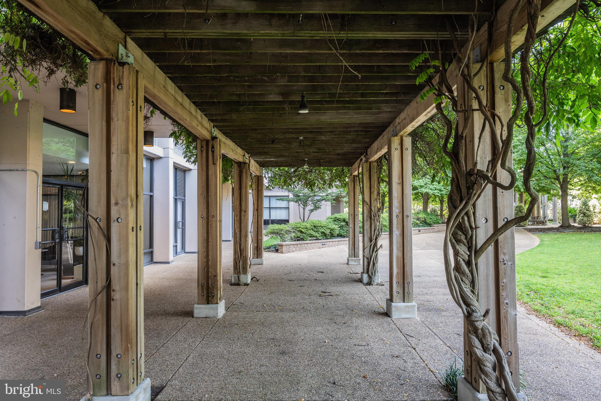 4141 N HENDERSON ROAD 822