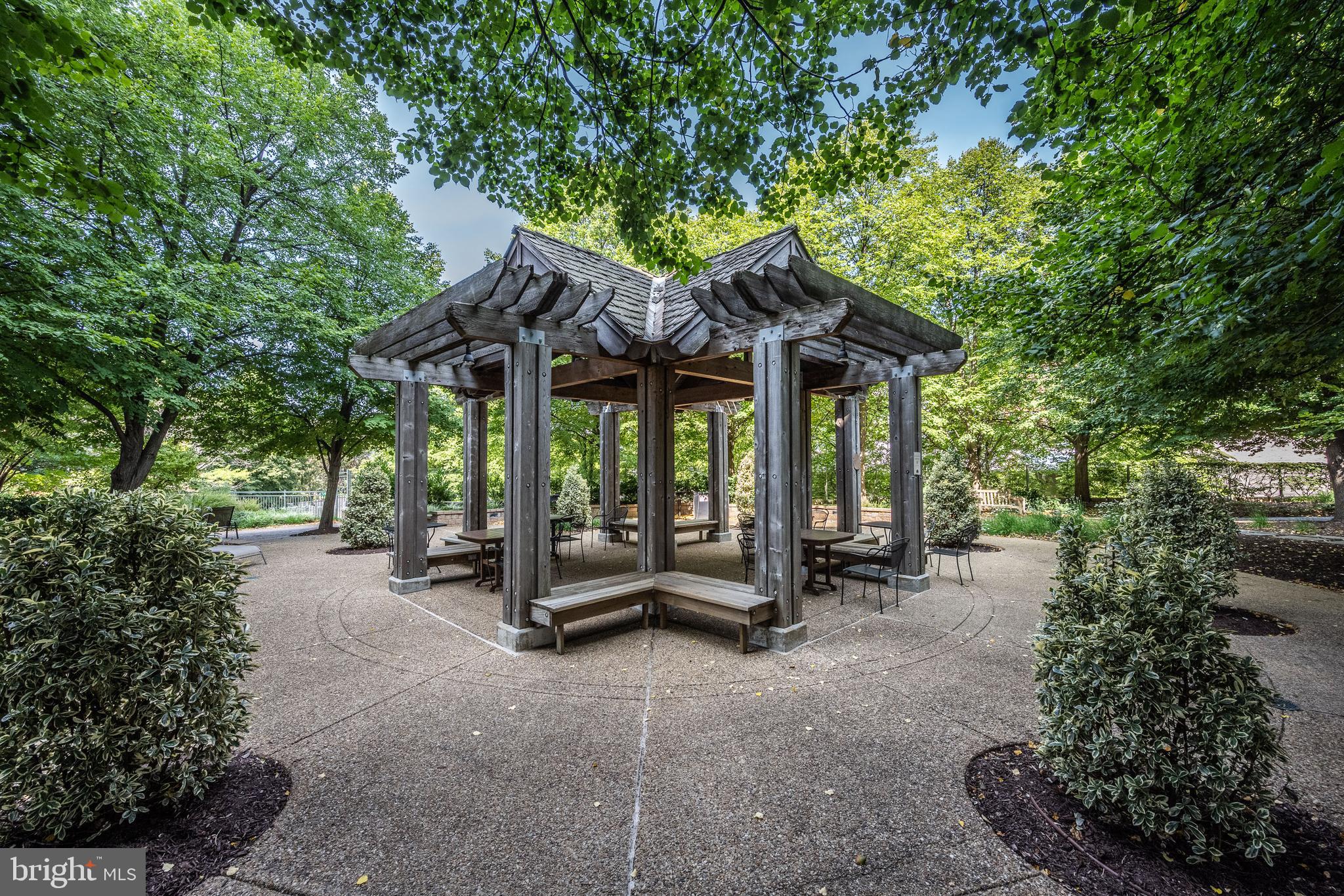 4141 N HENDERSON ROAD 822