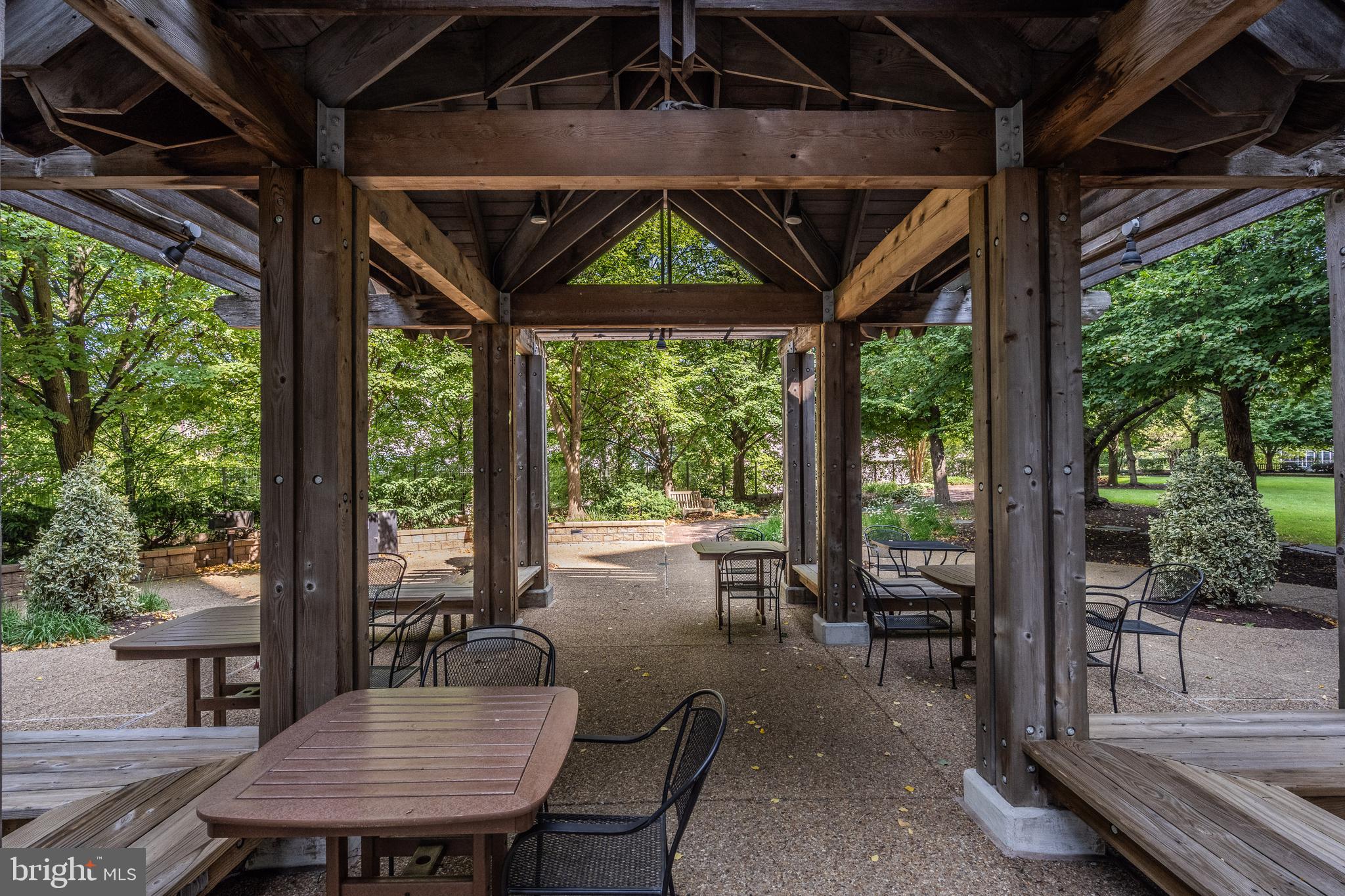 4141 N HENDERSON ROAD 822