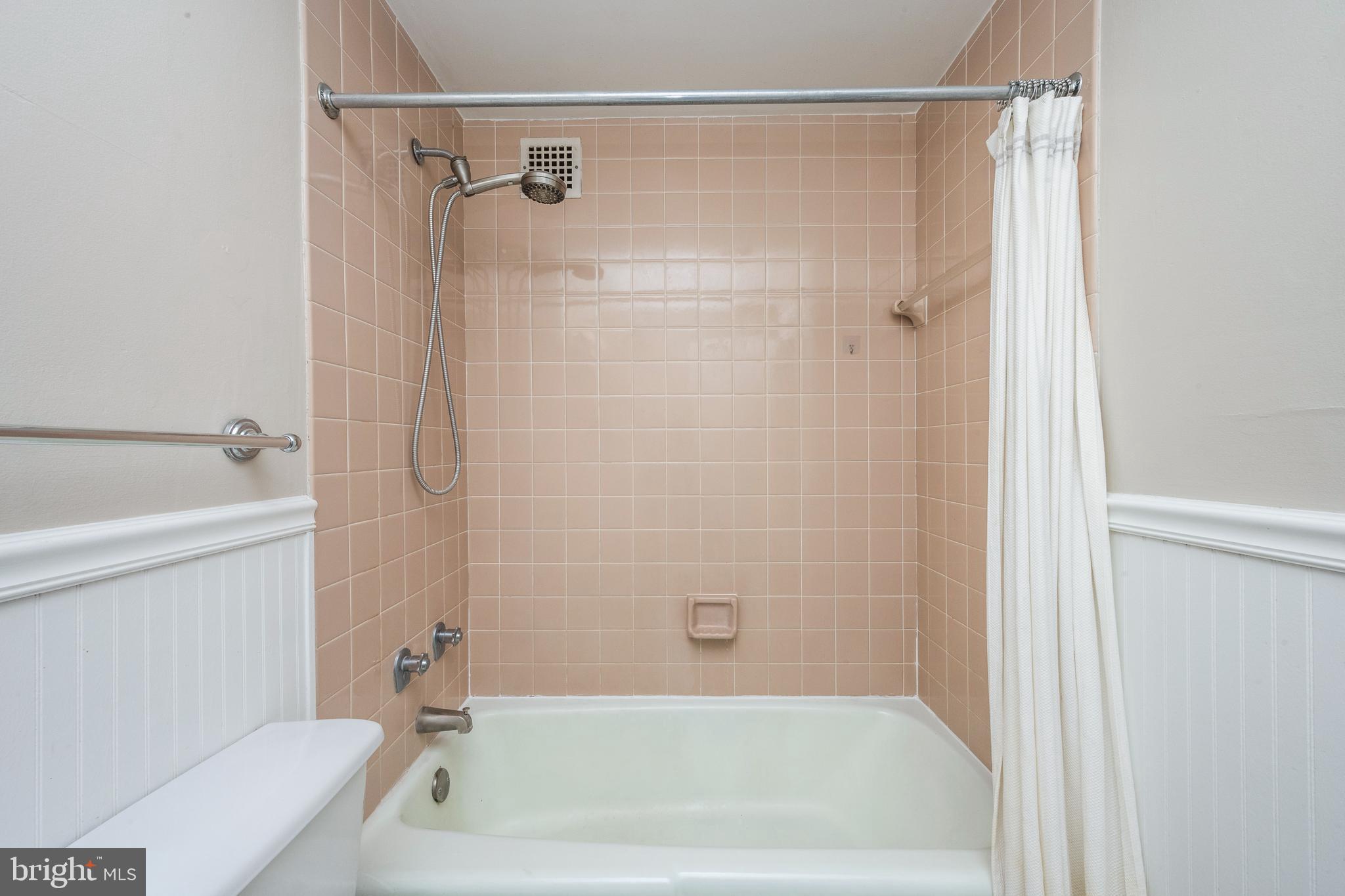 4141 N HENDERSON ROAD 822