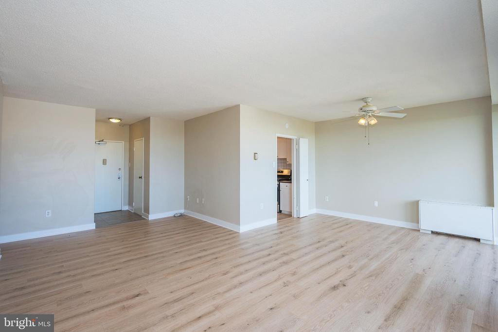 4141 N HENDERSON ROAD 822