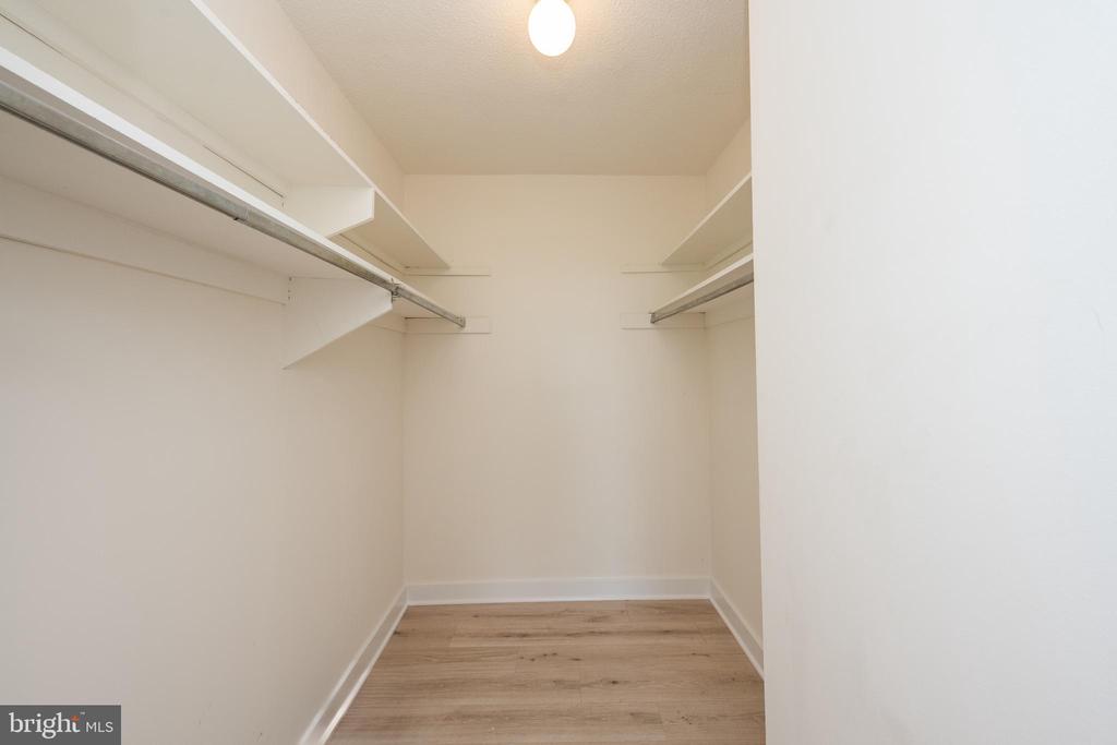 4141 N HENDERSON ROAD 822